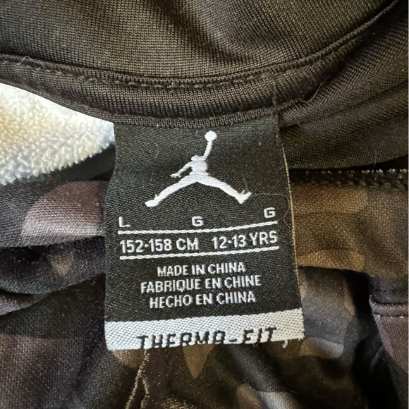 🦩5/$30🦩 Boys Jordan Zip Up Hooded Sweater - Picture 3 of 3